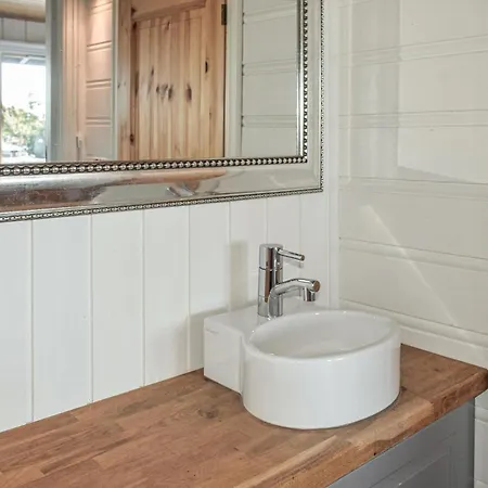 Gorgeous In With Kitchen Semesterbostad *